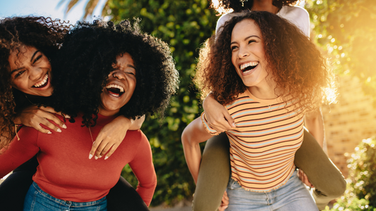 Afrohaar verstehen & Locken professionell schneiden – so wirst du zur Lockenspezialist*in und Empfehlung in der Community