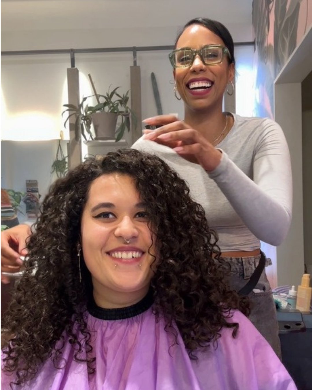 Happy client with defined curls and Sandra Akim