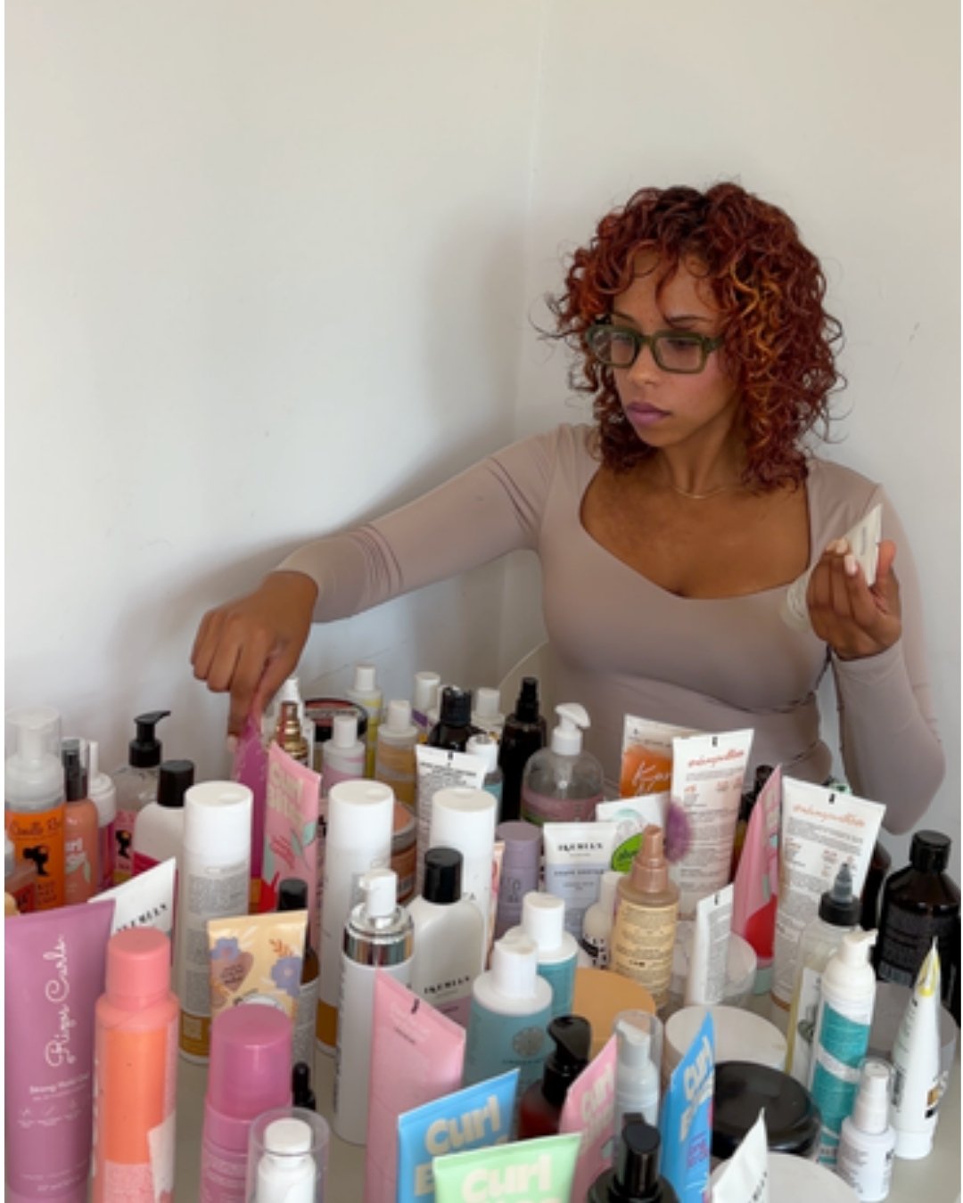 Sandra Akim testing curl products